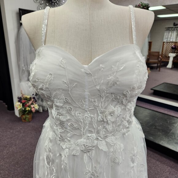 DB Bridal 9SDWG1153 Size 22W Ivory A-line Floral Lace Bridal Gown/Wedding Dress - Picture 2 of 6